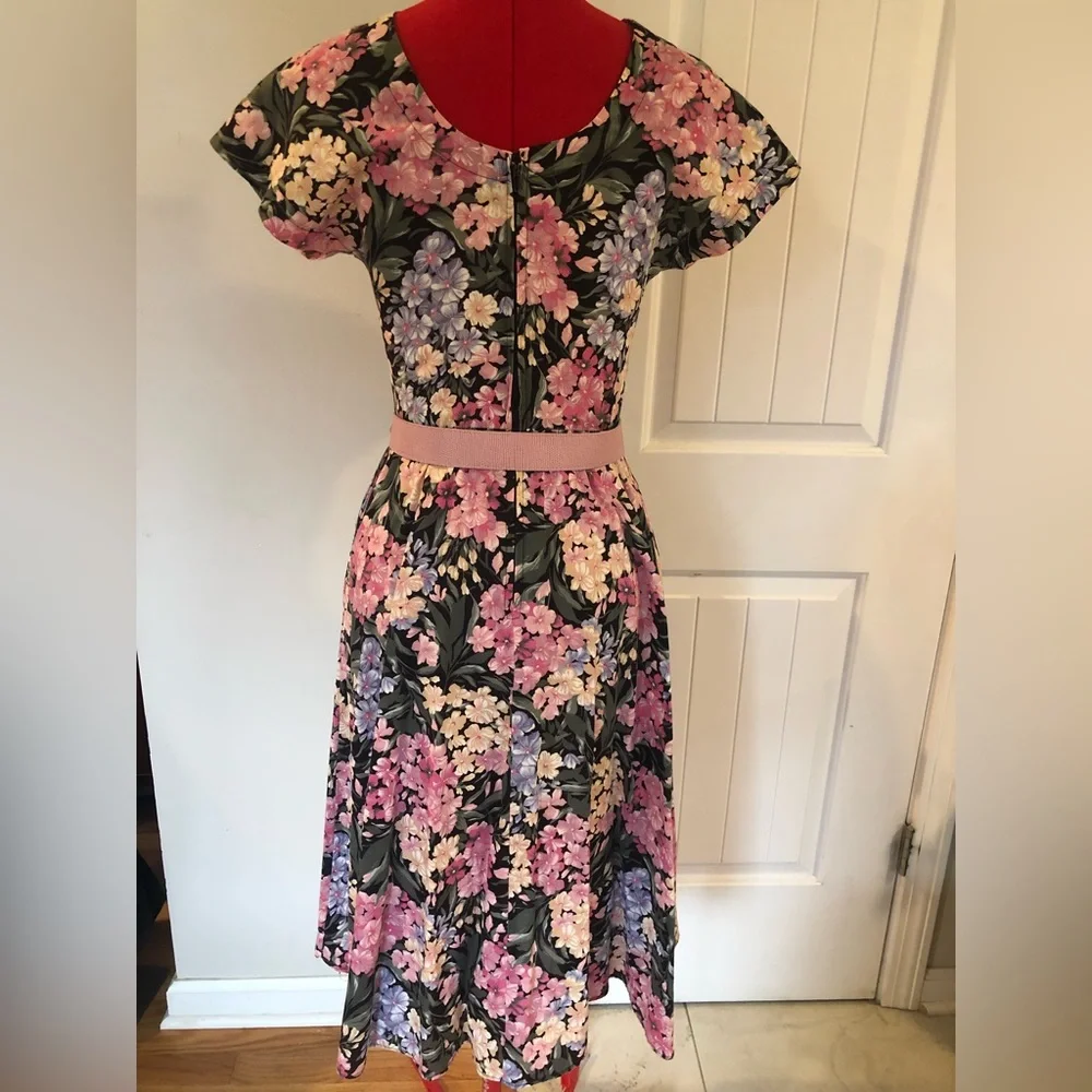Vintage Floral Midi Length Tea Dress With Pink Belt - Picture 11 of 15